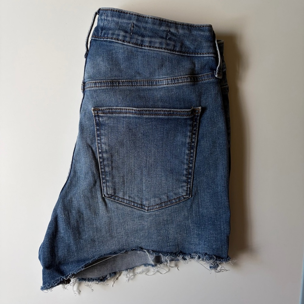 Universal Thread Shorts